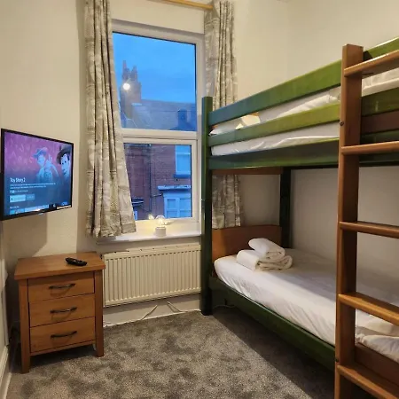 Hébergement de vacances 66 Tennyson Avenue - 3 Bed House With Courtyard