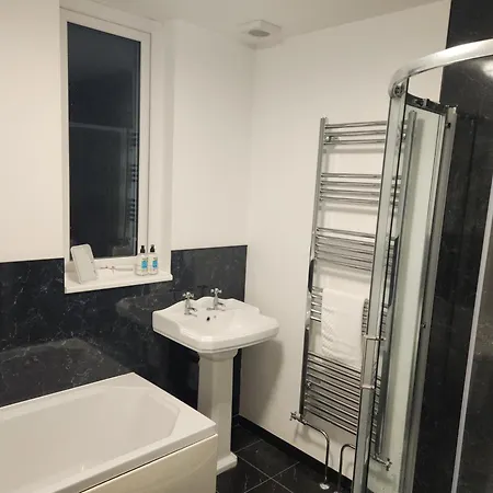 Hébergement de vacances 66 Tennyson Avenue - 3 Bed House With Courtyard