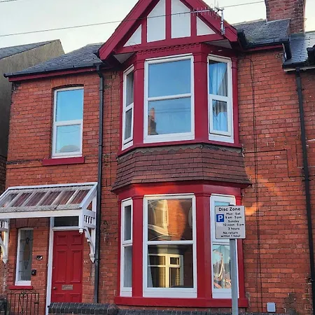 66 Tennyson Avenue - 3 Bed House With Courtyard