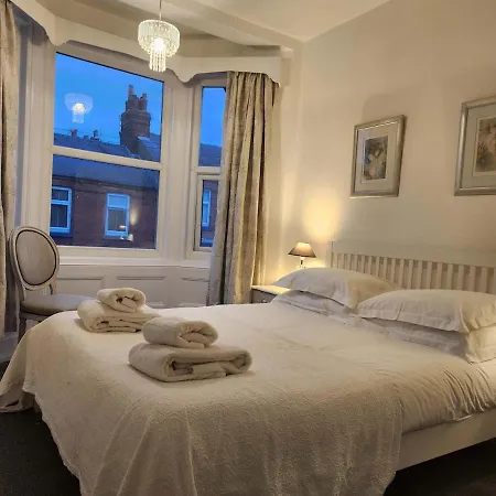 펜션 66 Tennyson Avenue - 3 Bed House With Courtyard 스카버러